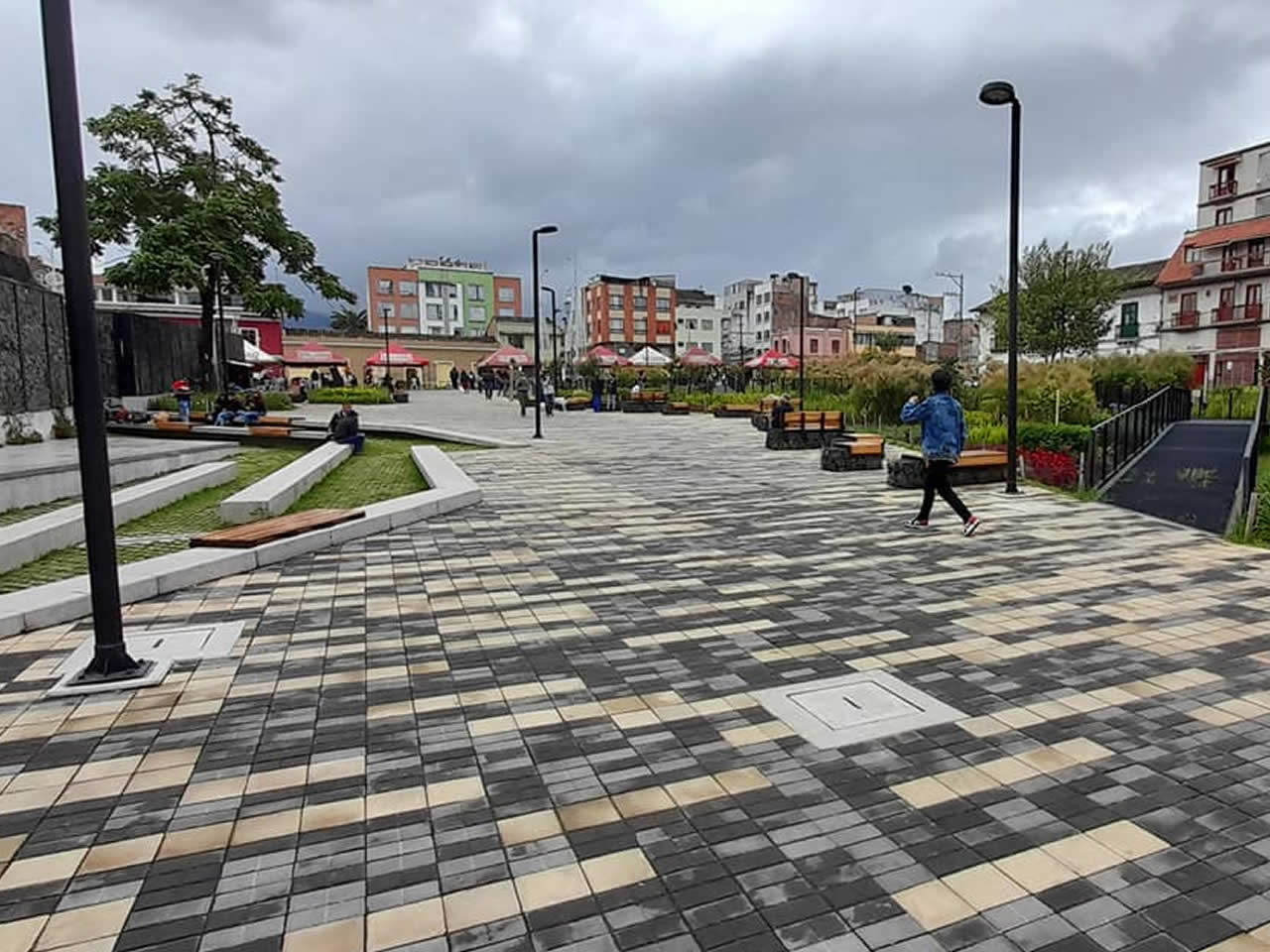 OBRA PARQUE RUMIPAMBA 02